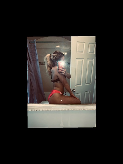 Header of zoeygalxoxo